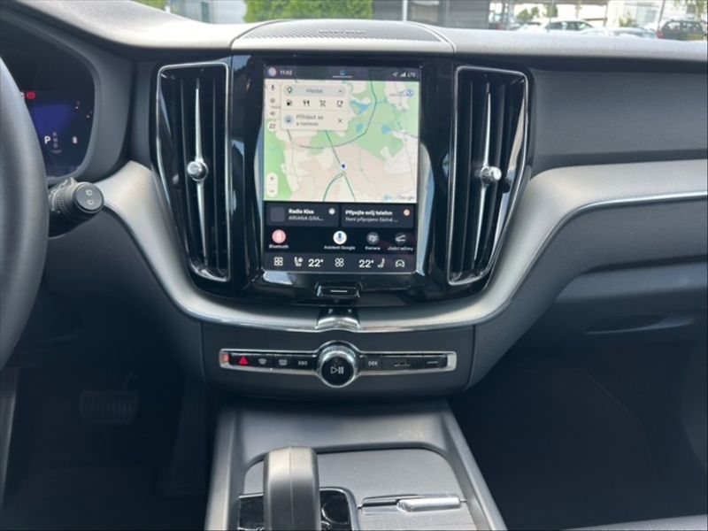 Volvo XC60 2,0 B4 D Plus Dark AWD AT - fotka 10 z 11