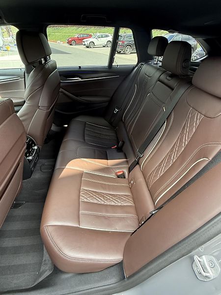 BMW Řada 5 (2022) BMW 540i xDrive Touring Mpaket - fotka 12 z 19