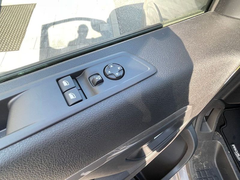 Toyota ProAce Verso 2.0L 8AT Family 8 - fotka 10 z 21