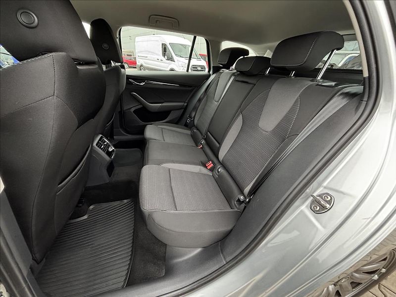 Škoda Octavia 2,0 TDI 85kW Ambition MAN - fotka 15 z 31