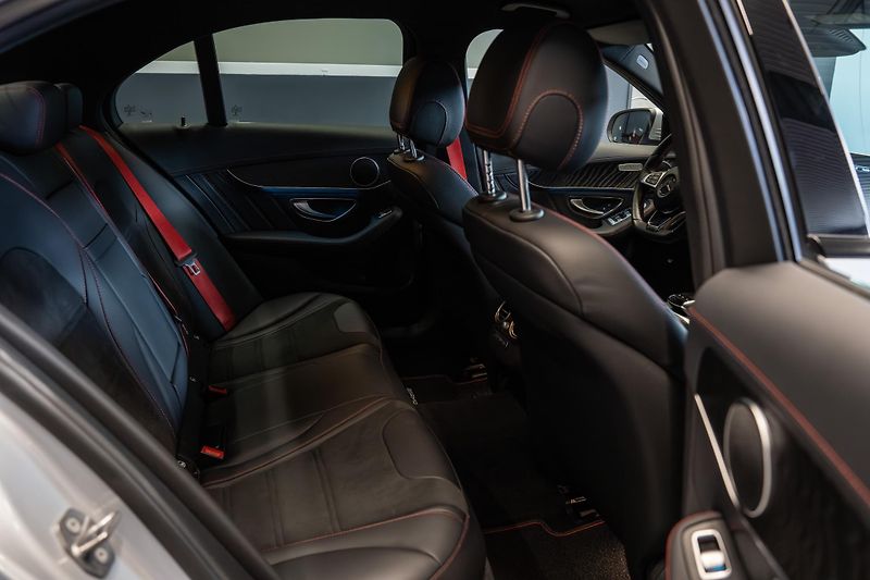 Mercedes-Benz Třídy C C43 AMG BITURBO 4MATIC 270 kW  - fotka 47 z 55