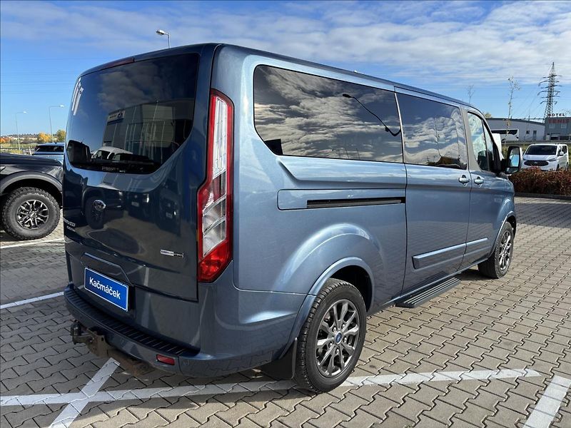 Ford Tourneo Custom 2,0 EcoBlue 136kW Titanium - fotka 5 z 36