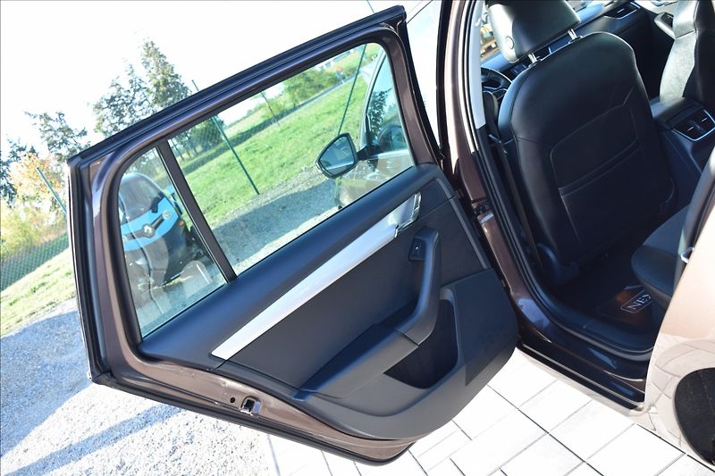 Škoda Octavia 1,6 TDI 77KW ALU KLIMA NAVI - fotka 14 z 48