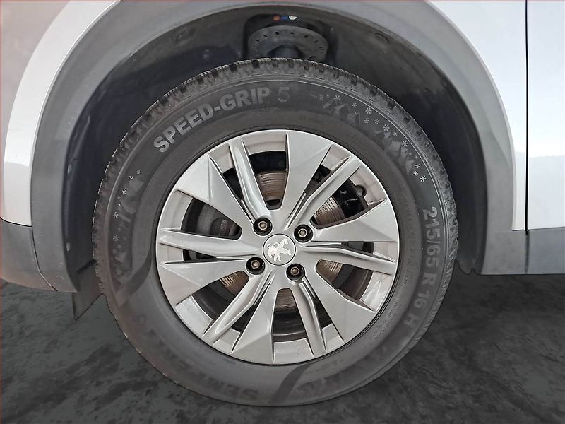 Peugeot 2008 (2021) 1.2 PureTech, Serv.kniha - fotka 15 z 23