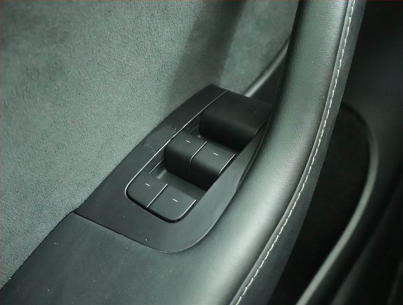 Tesla Model Y (2022) Long Range AWD 75kWh, SoH 89% - fotka 20 z 23