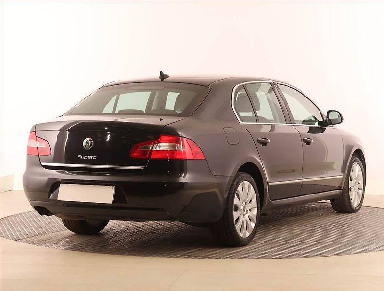 Škoda Superb (2011) Elegance 1.4 TSI, Navi, Xenony - fotka 5 z 23