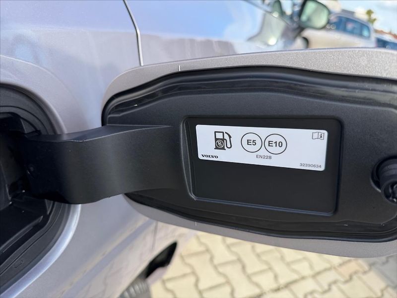 Volvo XC60 (2026) 2,0 B5 Plus Dark 4337 - fotka 13 z 14