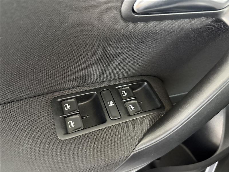 Volkswagen Polo 1,2   TSI 66KW,HIGHLINE,1.MAJ - fotka 10 z 22