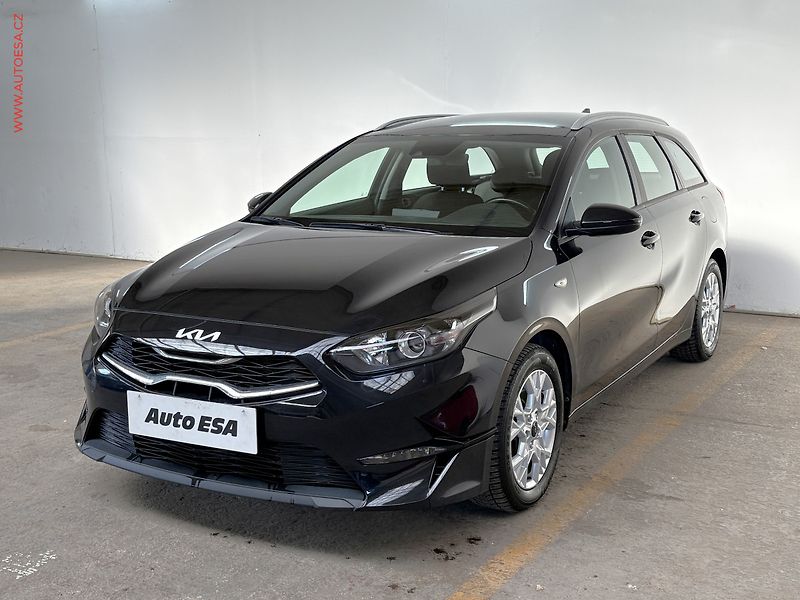 Kia Ceed (2023) 1.5 T-GDi SW, 2.maj,ČR, Spin - fotka 3 z 16