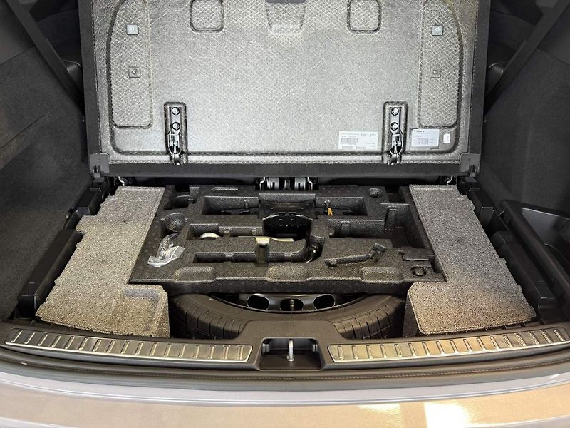 Volvo XC90 (2026) B5 2.0L 250+14 HP AT8 AWD CORE - fotka 25 z 28