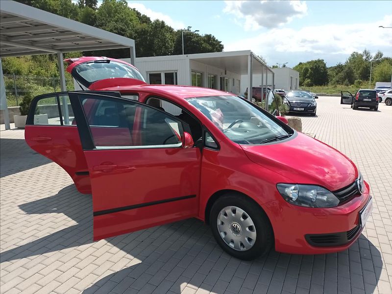 Volkswagen Golf Plus 1,6 TDI,66KW,SERVISKA,TAŽNÉ - fotka 9 z 39