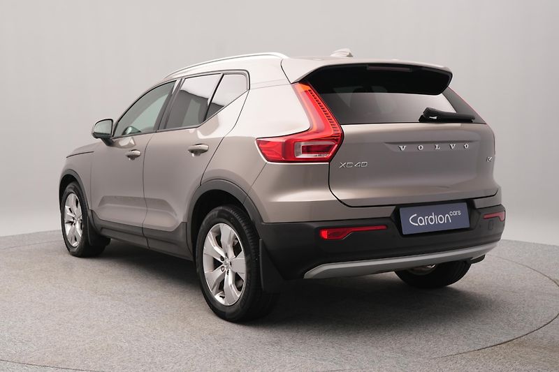 Volvo XC40 B4 MOMENTUM AUT  - fotka 8 z 47