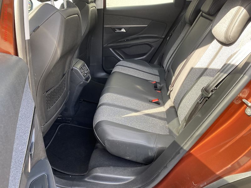 Peugeot 3008 (2018) 1.2 PT, Allure, AT - fotka 10 z 16