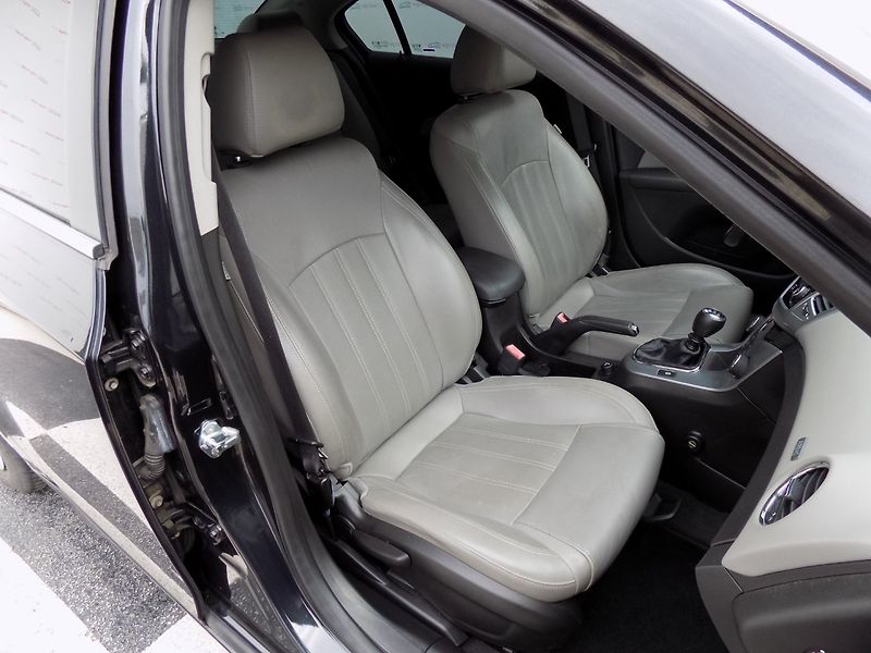 Chevrolet Cruze (2011) 2.0 VCDi/Klima/Kůže/NAVI/ - fotka 16 z 32