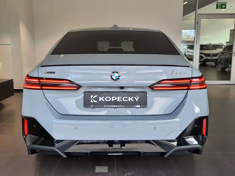 BMW Řada 5 (2025) 540d xDrive Sedan M Sport - fotka 5 z 17