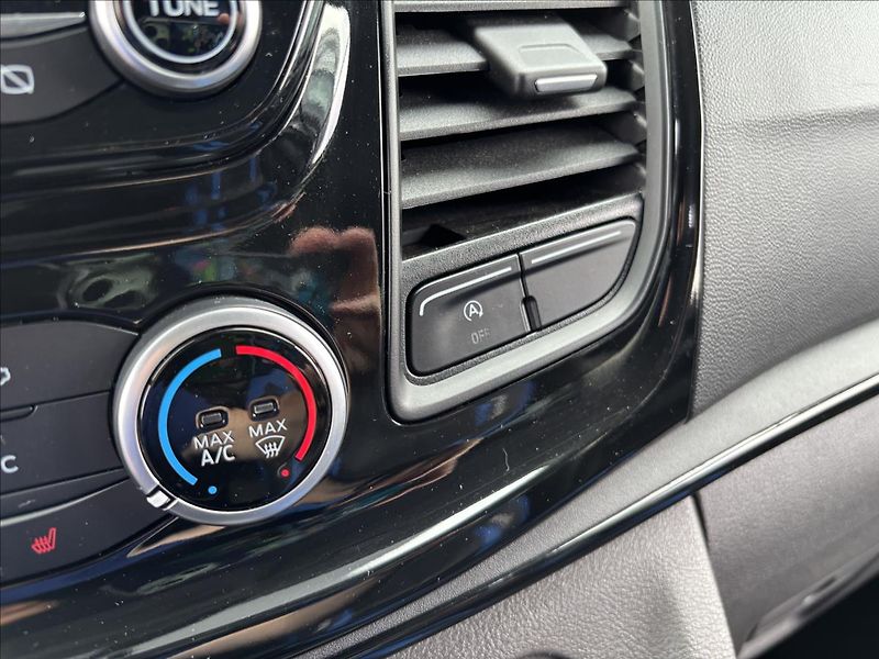 Ford Tourneo Custom 2,0 EcoBlue 125kW L2 - fotka 36 z 38