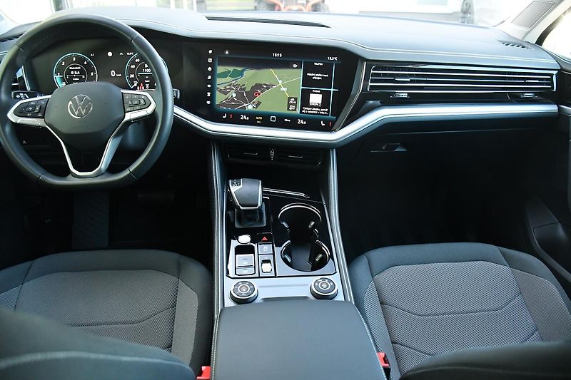 Volkswagen Touareg 3.0TDI 2.SADA KOL ČR - fotka 21 z 54