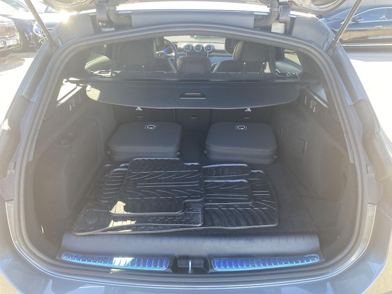 Mercedes-Benz Třídy C Mercedes-Benz C 300 e T AMG - fotka 15 z 20