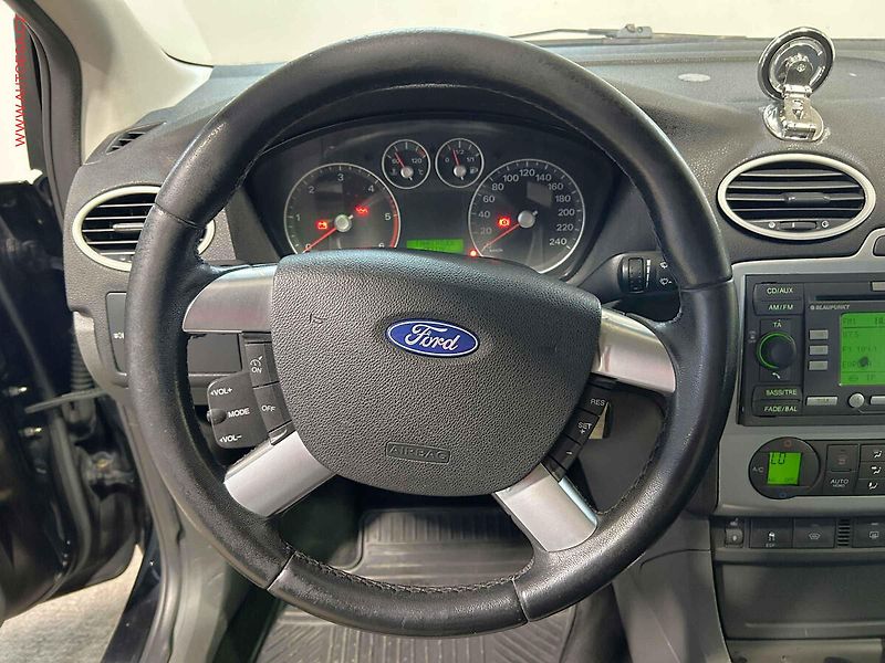 Ford Focus (2005) 1.6TDCi, AC, výhřev sed - fotka 15 z 15