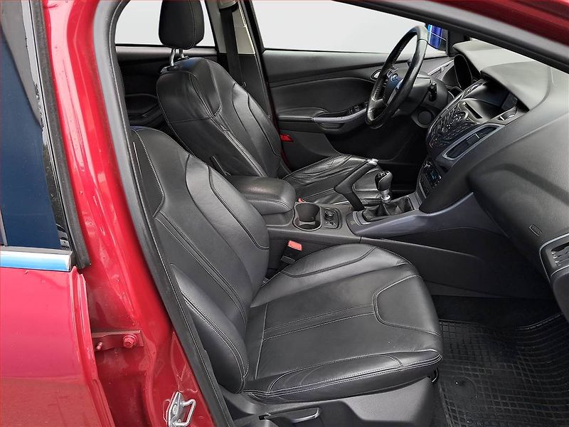 Ford Focus (2014) 2.0 TDCi, po STK, Tažné - fotka 9 z 16