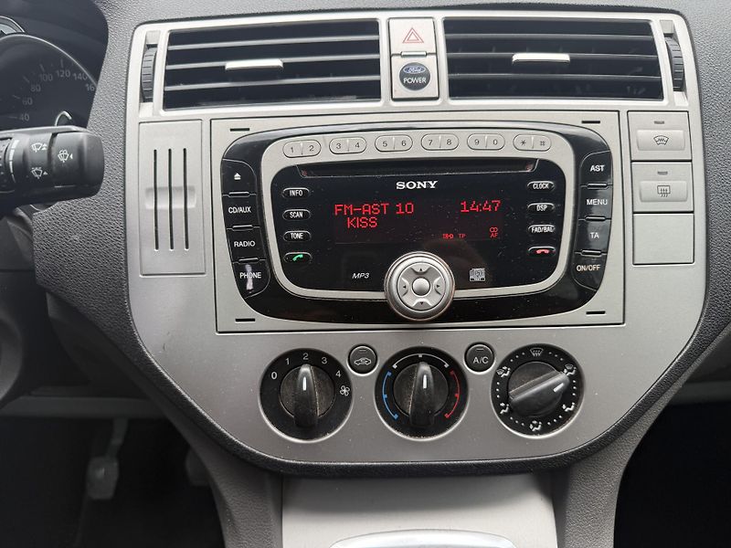 Ford Kuga 2,0TDCI 4x4 Tažné - fotka 15 z 19