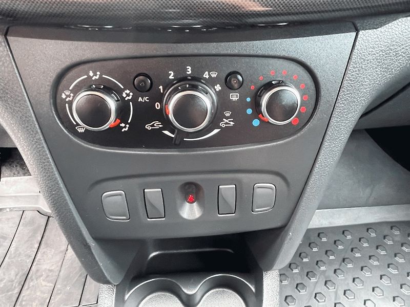 Dacia Sandero (2020) 1.0 TCe,54kW,Klima,ČR - fotka 16 z 28