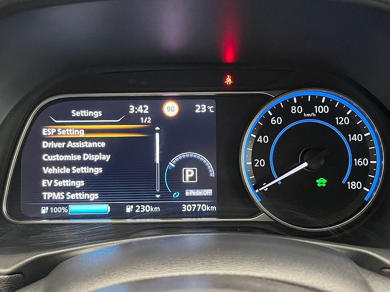 Nissan Leaf N-Connecta, 110 kW, 40kWh - fotka 54 z 72