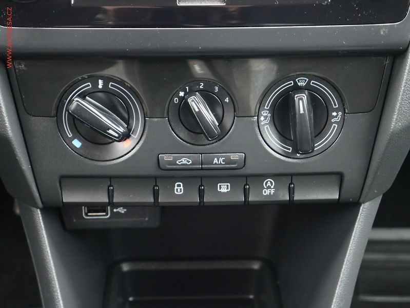 Škoda Rapid (2019) 1.0 TSi, 2.maj,ČR, Ambition - fotka 12 z 15