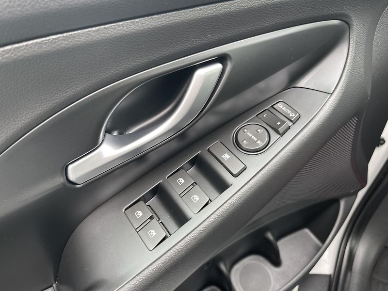 Hyundai i30 1.6d 4/2022 NEHAV-NAVI-DPH-ČR! - fotka 19 z 43