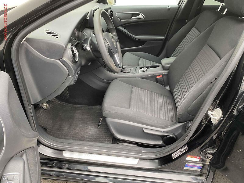 Mercedes-Benz Třídy A (2016) 1.6i A180, Navi, AC, tažné - fotka 9 z 17