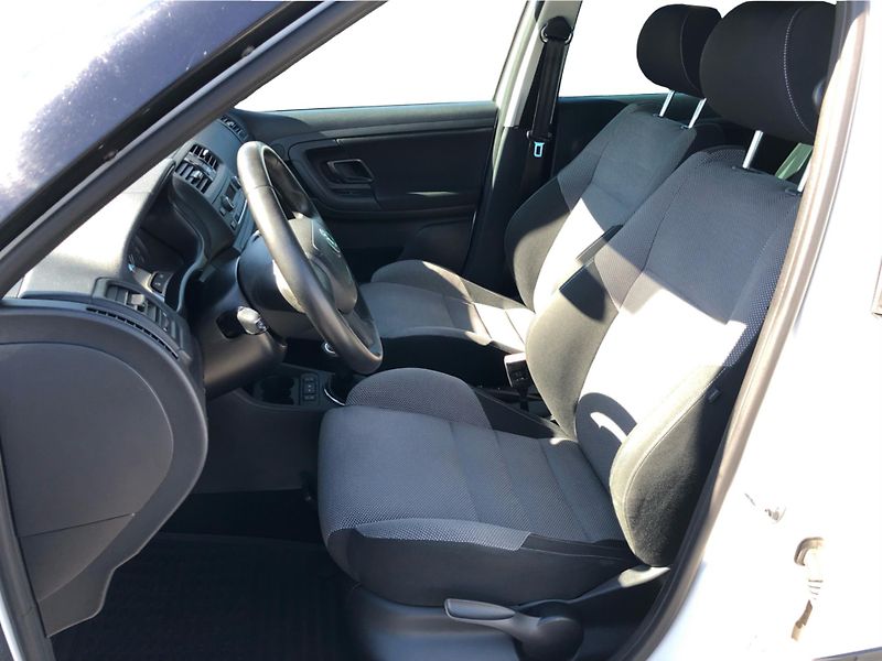 Škoda Fabia 1.2 TSi Ambiente - fotka 11 z 27