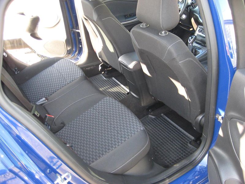 Opel Astra 1.6 CDTi ENJOY + ALU DPH ČR!!! - fotka 20 z 35