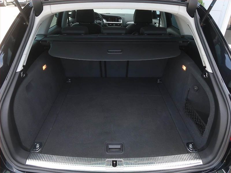 Audi A4 (2015) S-Line 2.0 TDI, Automat - fotka 13 z 16