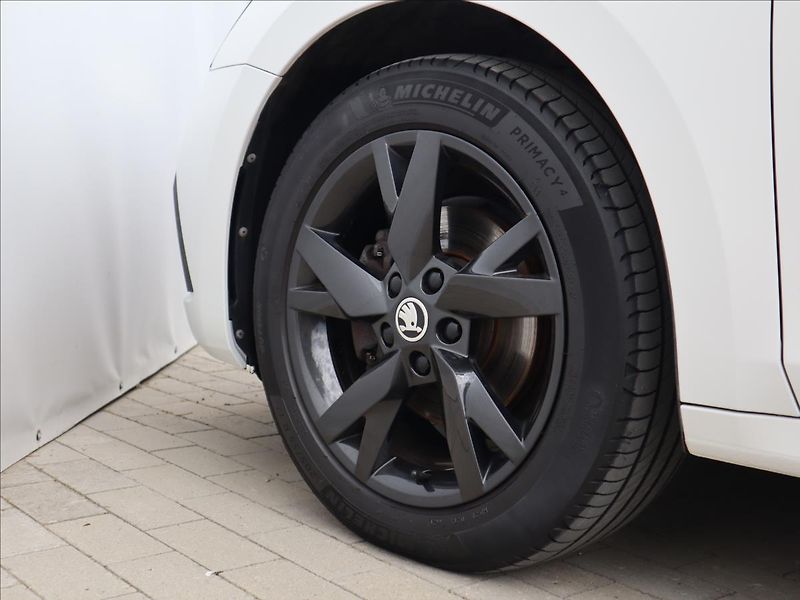 Škoda Octavia 2,0 TDi Style Virtual LED - fotka 30 z 35