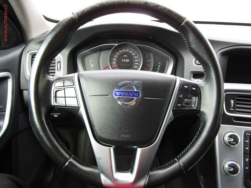 Volvo V60 (2017) 2.0 D, 1.maj, Cross Country - fotka 18 z 20