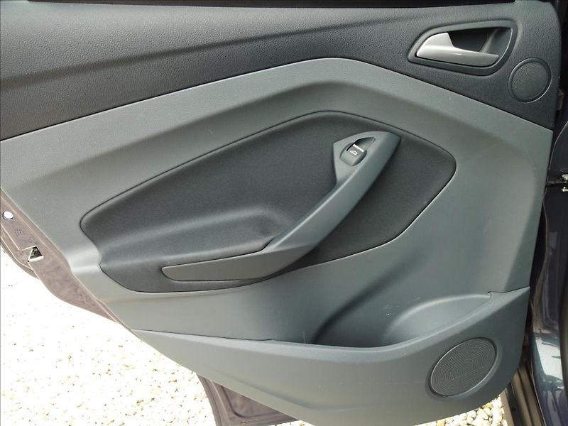 Ford C-MAX 2,0 TDCi 103kW AUTOMAT - fotka 21 z 47
