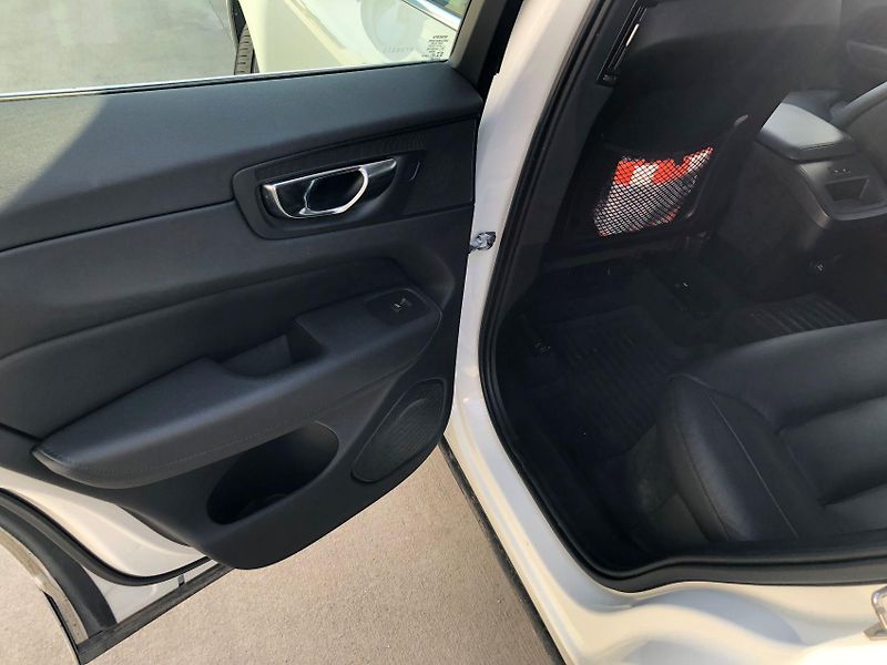 Volvo XC60 (2019) Volvo XC60 B4 AWD MOMENTUM PRO - fotka 16 z 25