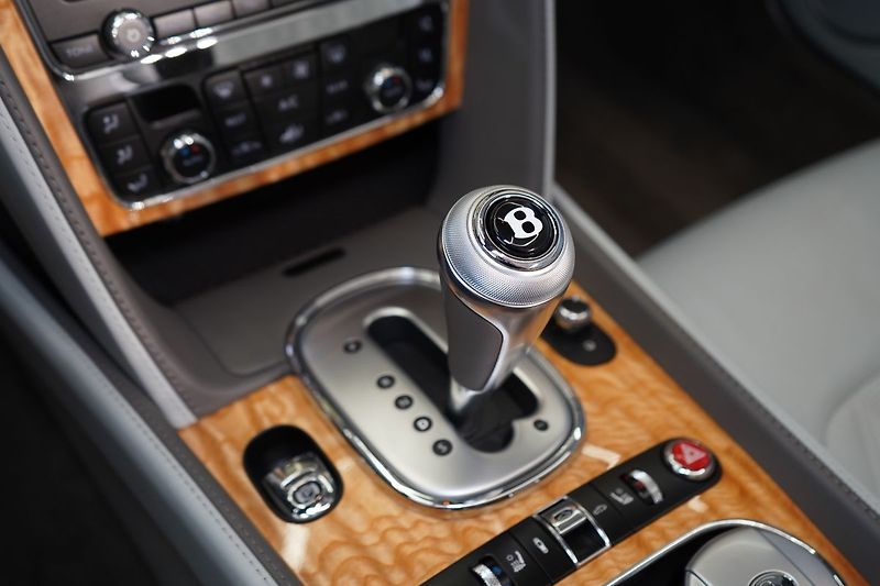 Bentley Continental GTC Mulliner, Masáže, Ventilace - fotka 38 z 52