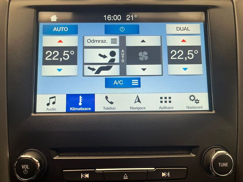 Ford Mondeo 2.0 TDCi Titanium manuál Cebia - fotka 16 z 49