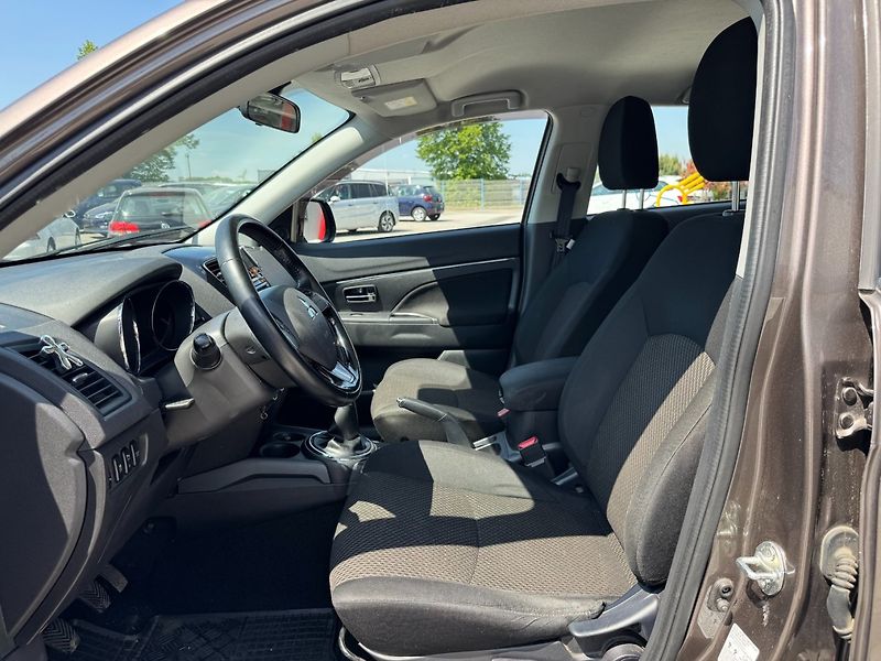 Mitsubishi ASX (2015) 1,6 MIVEC 86 KW - fotka 10 z 31