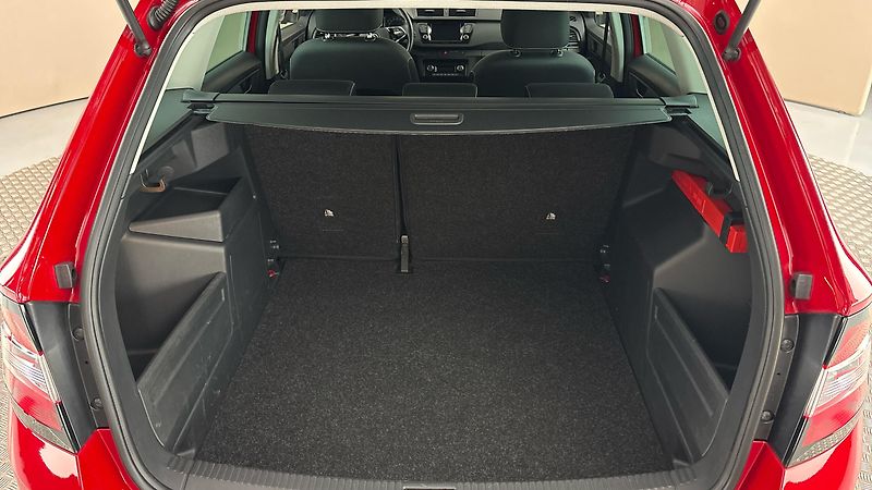 Škoda Fabia 1.0 TSI Ambition Combi - fotka 17 z 24