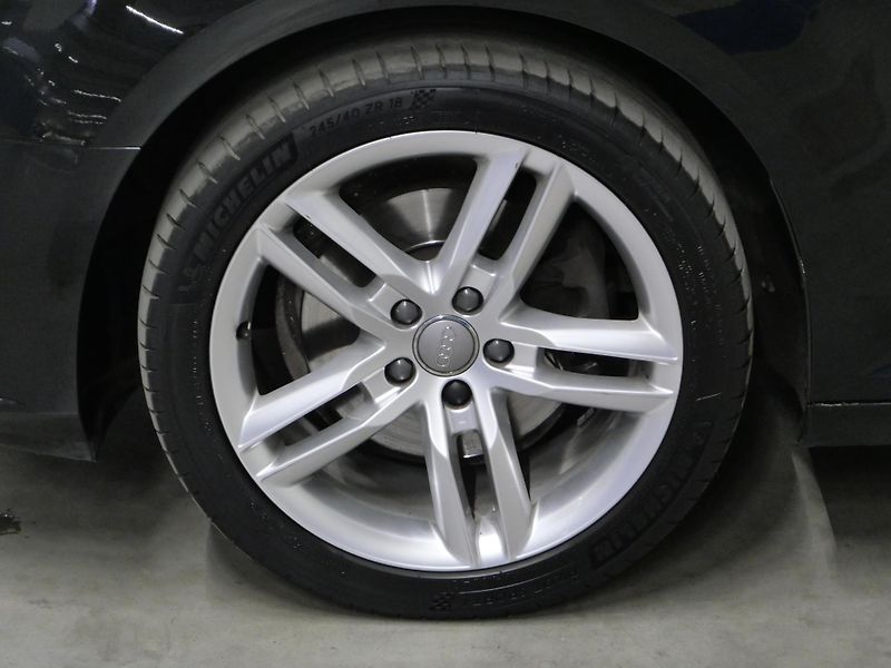 Audi A4 - fotka 10 z 27