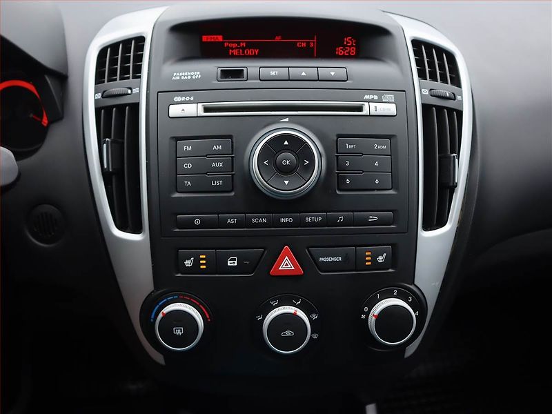 Kia Ceed (2011) 1.4 CVVT, Serv.kniha - fotka 12 z 14