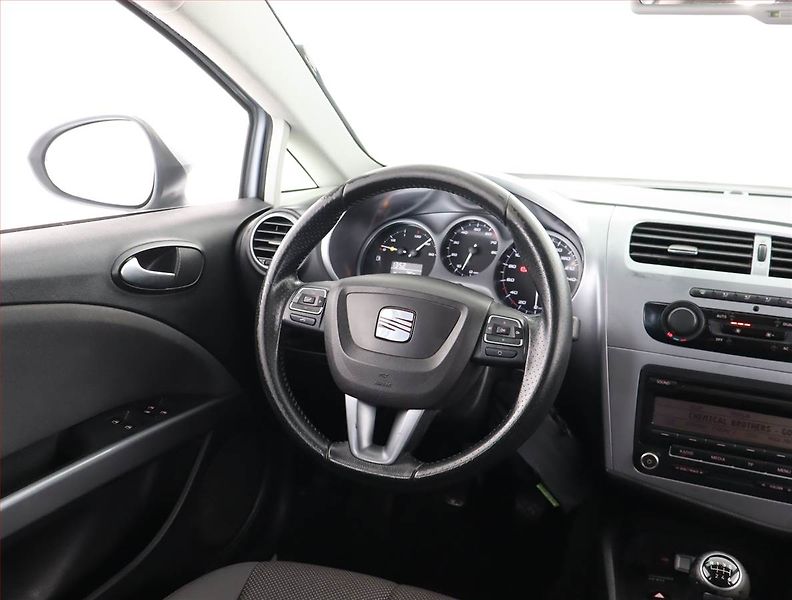 Seat Leon (2010) 1.4 TSI, nová STK, slušný stav - fotka 7 z 19