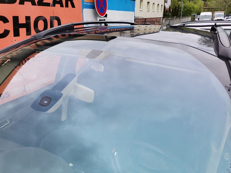 Citroën C4 Picasso (2009) 2.0HDi 100kw Automat 7míst - fotka 23 z 28