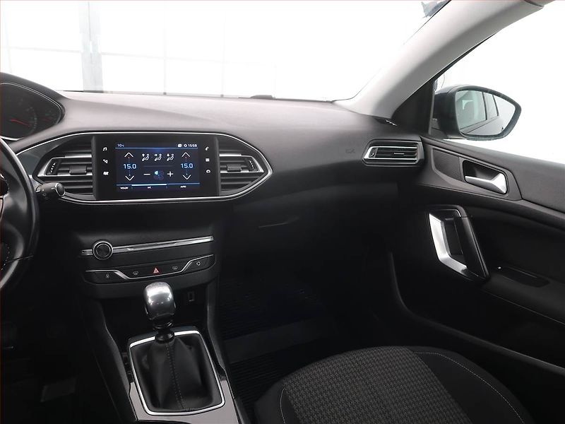 Peugeot 308 (2019) 1.2 PureTech, Serv.kniha, Navi - fotka 8 z 15
