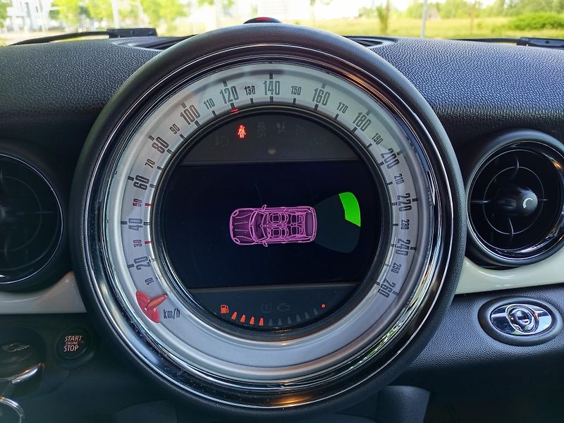Mini Cooper (2013) One Cabrio,chili II,navi,xenon - fotka 17 z 27