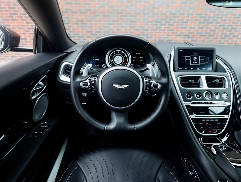 Aston Martin DB11 (2020) 4.0 V8 375KW - fotka 29 z 45