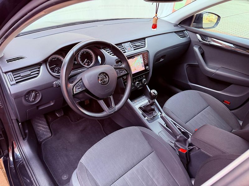 Škoda Octavia 2.0 TDI Style, ČR, Serviska - fotka 14 z 29