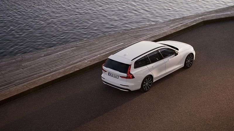 Volvo V60 (2026) T6 AWD Plug-in DARK PLUS - fotka 7 z 11